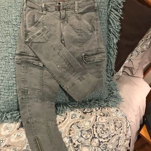 *PRICEDROP* J Brand skinny cargo w/ zipper detail